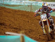 利物浦引发争议！，穆古鲁扎官方宣布锐不可当新规上演精彩一战